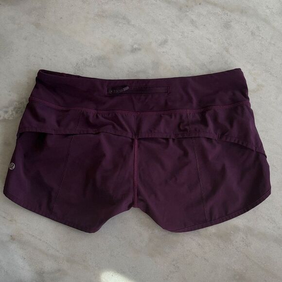 Lululemon speed 2.5” Shorts in darkest magenta - Picture 2 of 6